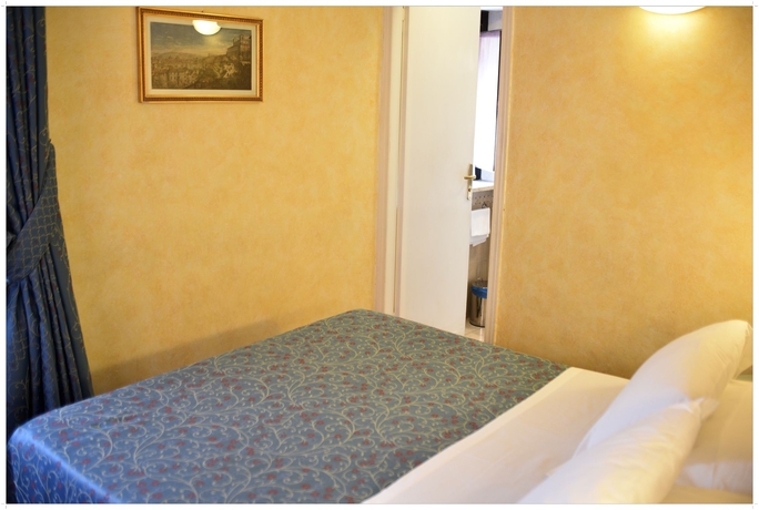 Imagen de la habitación del Hotel Julia, Roma. Foto 7