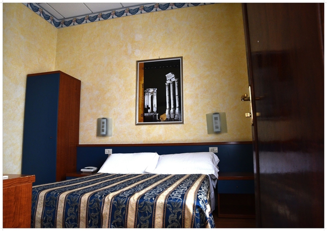 Imagen de la habitación del Hotel Julia, Roma. Foto 10