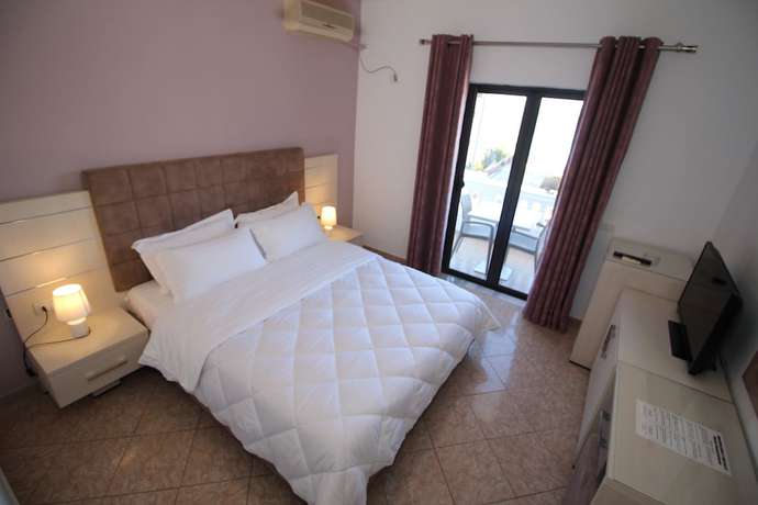 Imagen de la habitación del Hotel Julia, Sarande. Foto 12