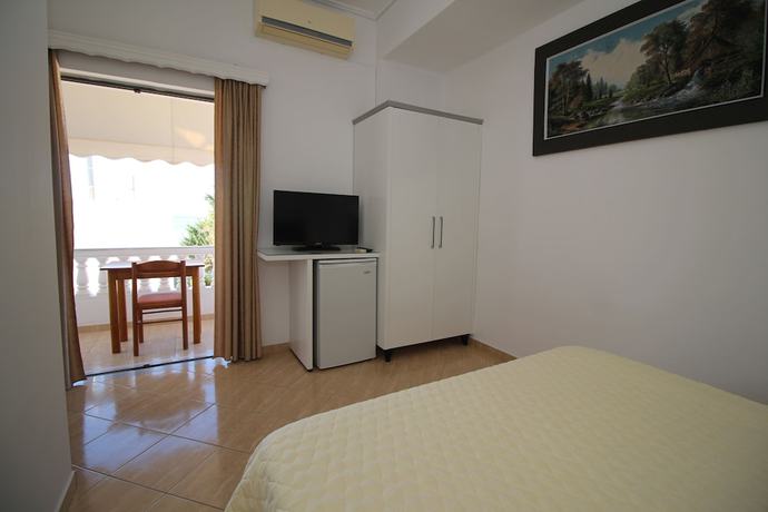 Imagen de la habitación del Hotel Julia, Sarande. Foto 13