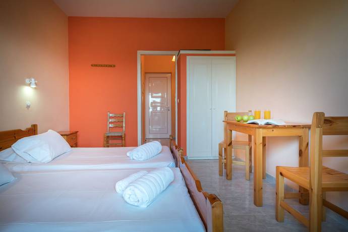 Imagen de la habitación del Hotel Julia Studios. Foto 11