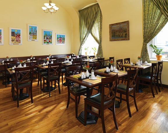 Imagen del bar/restaurante del Hotel Julian, Praga. Foto 4