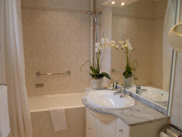 Imagen de la habitación del Hotel Juliana Cannes. Foto 4