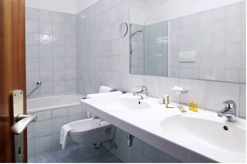 Imagen de la habitación del Hotel Juliane. Foto 15