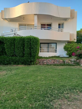 Imagen general del Hotel JulieeandMeray. Foto 10