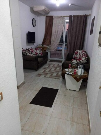 Imagen general del Hotel JulieeandMeray. Foto 11