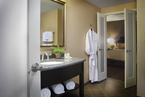 Imagen de la habitación del Hotel Julien Dubuque. Foto 10