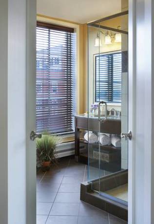 Imagen de la habitación del Hotel Julien Dubuque. Foto 13