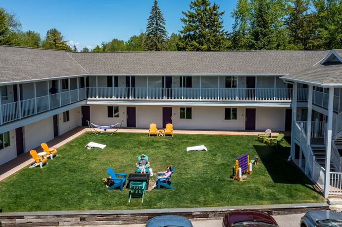 Imagen general del Hotel Julie\'s Park Cafe and Motel. Foto 1