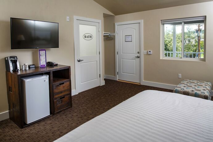 Imagen general del Hotel Julie\'s Park Cafe and Motel. Foto 2