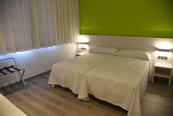 Imagen de la habitación del Hotel Julimar. Foto 11