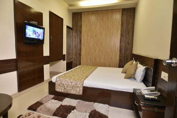Imagen de la habitación del Hotel Jullundur. Foto 8