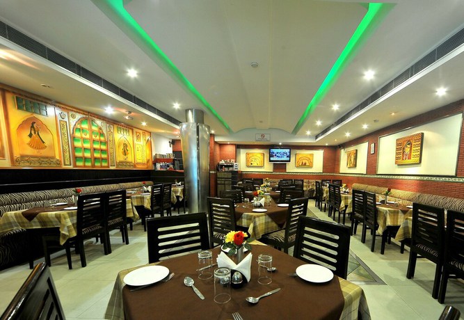 Imagen del bar/restaurante del Hotel Jullundur. Foto 2