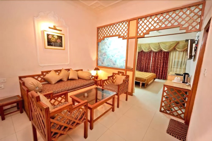 Imagen de la habitación del Hotel Jullundur. Foto 17