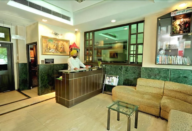 Imagen de los interiores del Hotel Jullundur. Foto 20