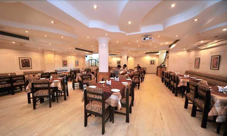 Imagen del bar/restaurante del Hotel Jullundur. Foto 3