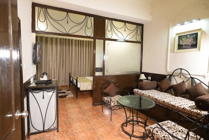 Imagen de la habitación del Hotel Jullundur. Foto 18