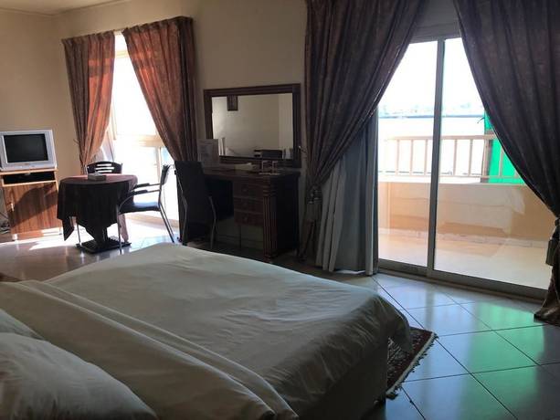 Imagen de la habitación del Hotel Julphar. Foto 8