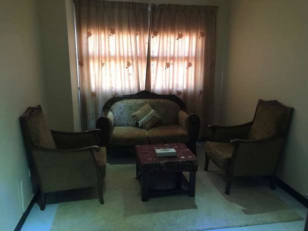Imagen de la habitación del Hotel Julphar. Foto 13