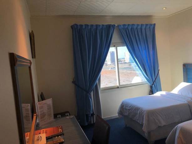 Imagen de la habitación del Hotel Julphar. Foto 17