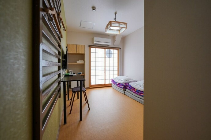 Imagen de la habitación del Hotel July. Foto 5
