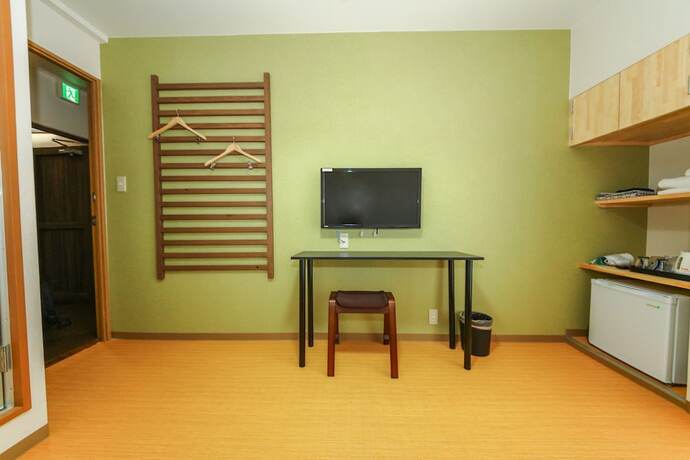 Imagen de la habitación del Hotel July. Foto 6