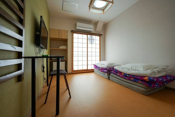 Imagen de la habitación del Hotel July. Foto 9