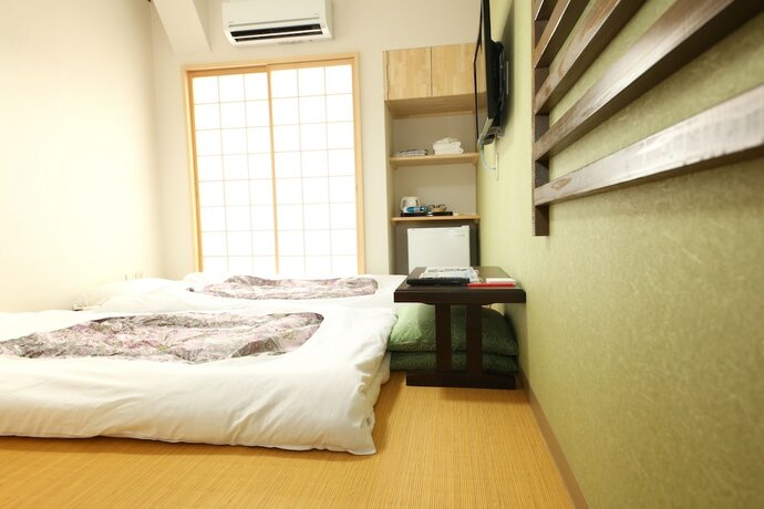 Imagen de la habitación del Hotel July. Foto 10