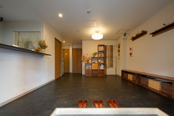 Imagen de los interiores del Hotel July. Foto 16