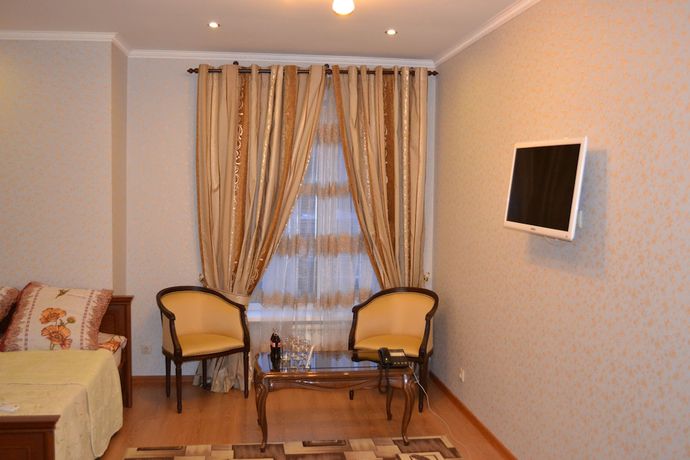 Imagen de la habitación del Hotel July. Foto 6