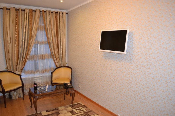 Imagen de la habitación del Hotel July. Foto 15