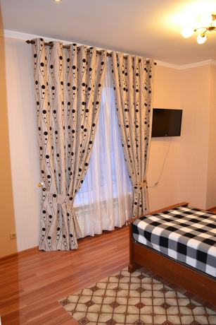 Imagen de la habitación del Hotel July. Foto 18