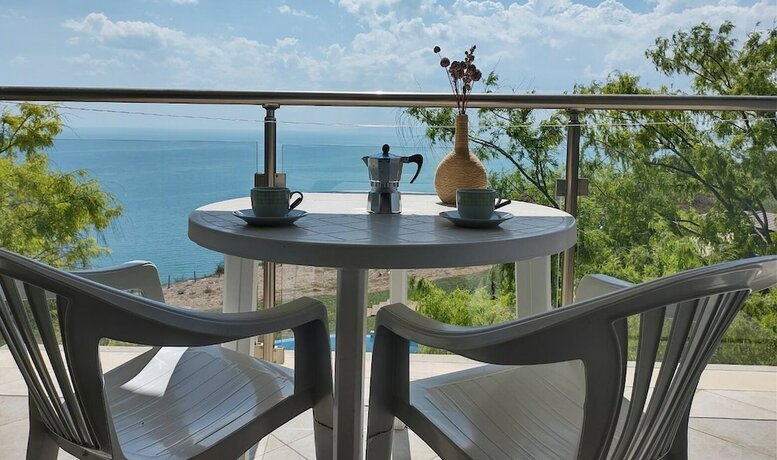 Imagen de la habitación del Hotel July Morning Seaside Resort. Foto 18