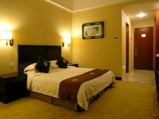 Imagen de la habitación del Hotel July Plaza. Foto 4