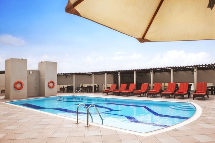 Imagen de la piscina del Hotel Jumeira Rotana. Foto 14