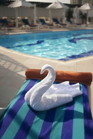 Imagen de la piscina del Hotel Jumeira Rotana. Foto 15