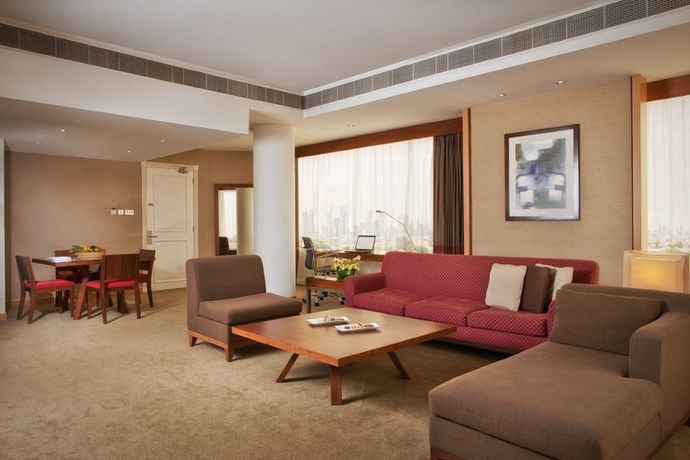 Imagen de los interiores del Hotel Jumeira Rotana. Foto 11