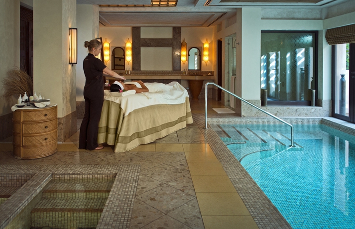 Imagen de los interiores del Hotel Jumeirah Al Qasr. Foto 2