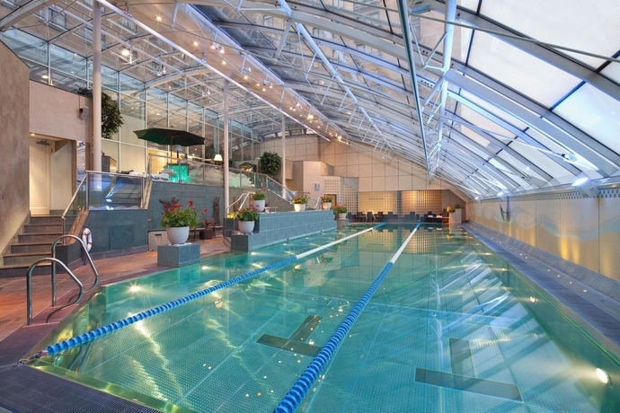 Imagen de la piscina del Hotel Jumeirah Carlton Tower London. Foto 14