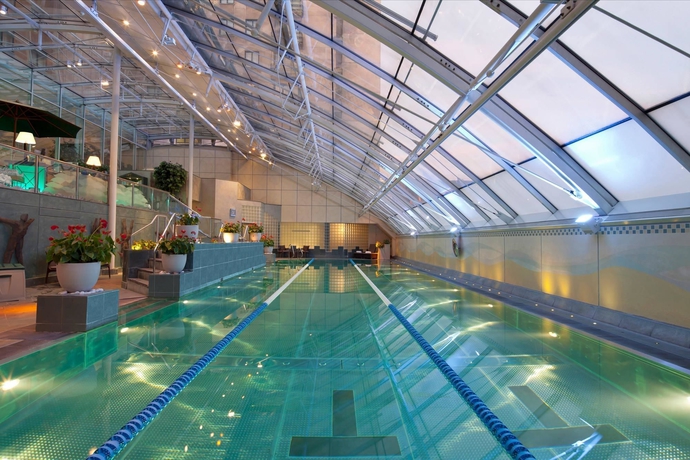 Imagen de la piscina del Hotel Jumeirah Carlton Tower London. Foto 15