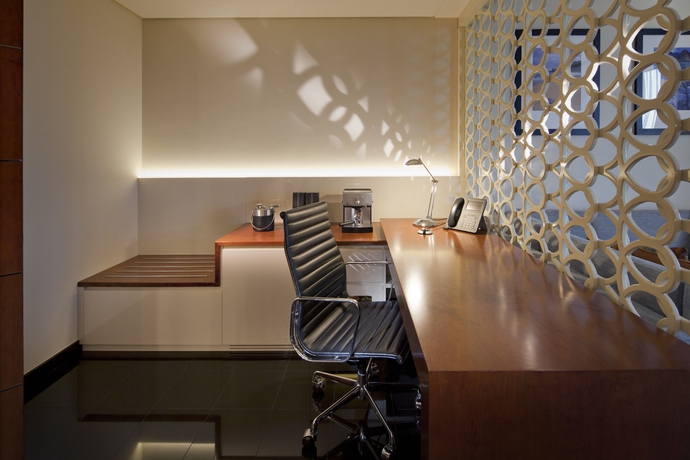 Imagen de la habitación del Hotel Jumeirah Emirates Towers Dubai. Foto 5