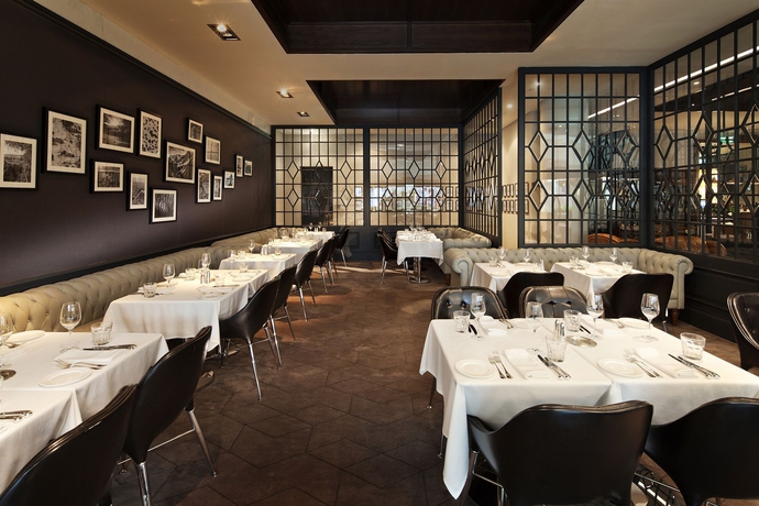 Imagen del bar/restaurante del Hotel Jumeirah Emirates Towers Dubai. Foto 4