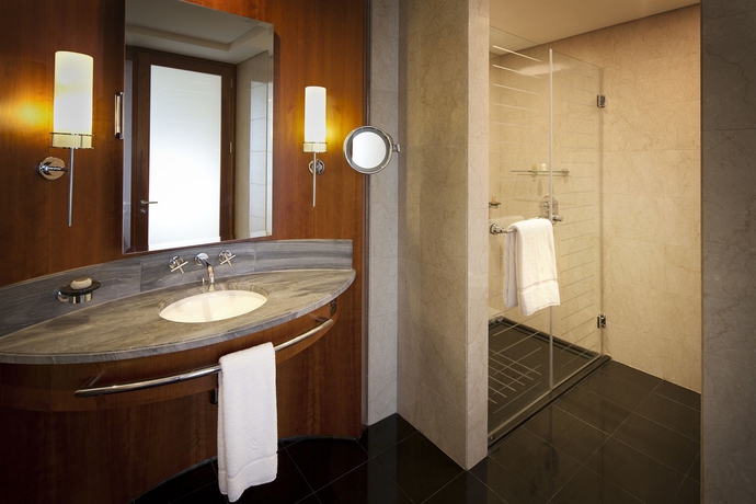 Imagen de la habitación del Hotel Jumeirah Emirates Towers Dubai. Foto 6