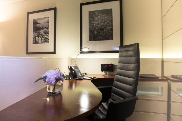 Imagen de la habitación del Hotel Jumeirah Emirates Towers Dubai. Foto 7