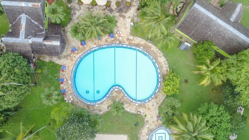 Imagen de la piscina del Hotel Jumuia Conference and Beach Resort. Foto 15