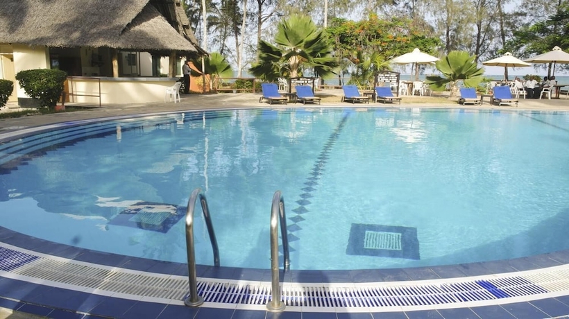 Imagen de la piscina del Hotel Jumuia Conference and Beach Resort. Foto 19