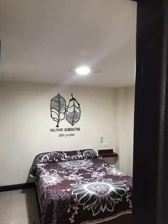 Imagen de la habitación del Hotel June. Foto 5