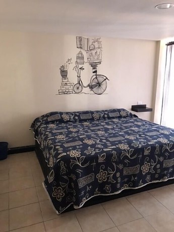 Imagen de la habitación del Hotel June. Foto 6