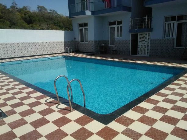 Imagen de la piscina del Hotel Jungle Corbett Castle. Foto 14