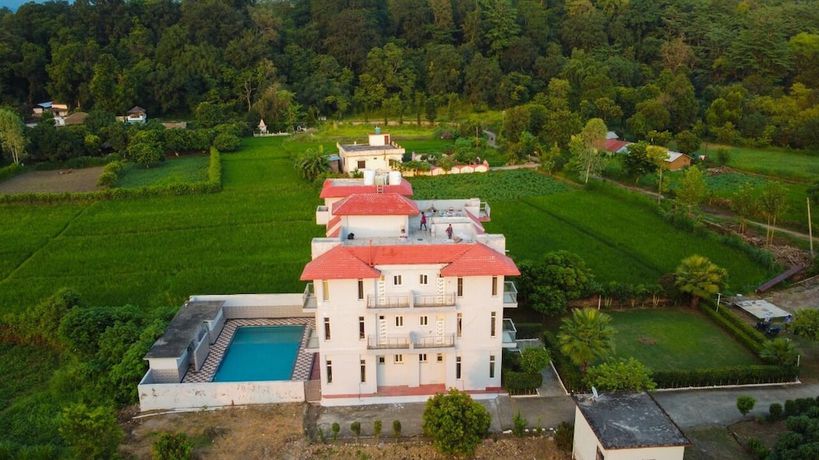 Imagen de los exteriores del Hotel Jungle Corbett Castle. Foto 11
